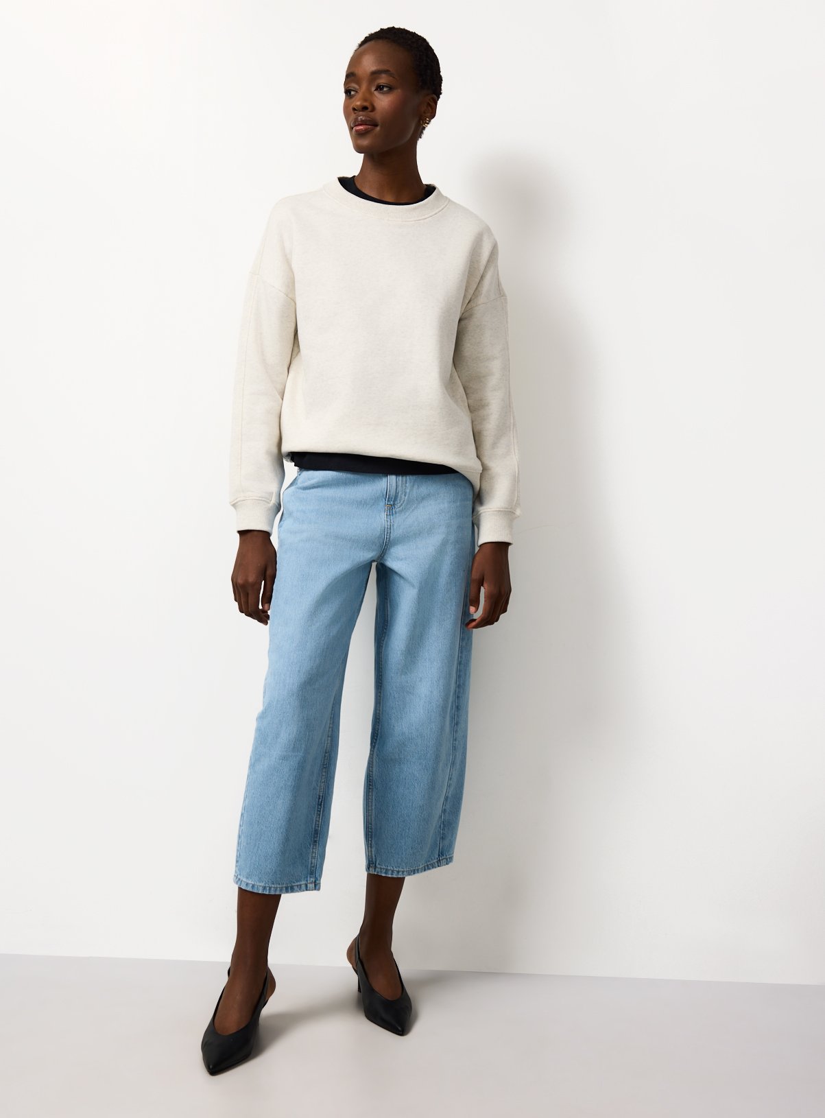 Relaxed Barrel Leg Jeans