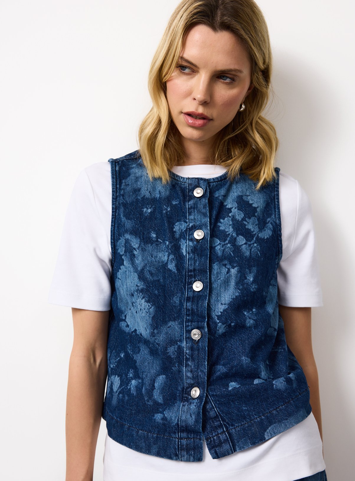 Light Denim Floral Laser Print Waistcoat 20
