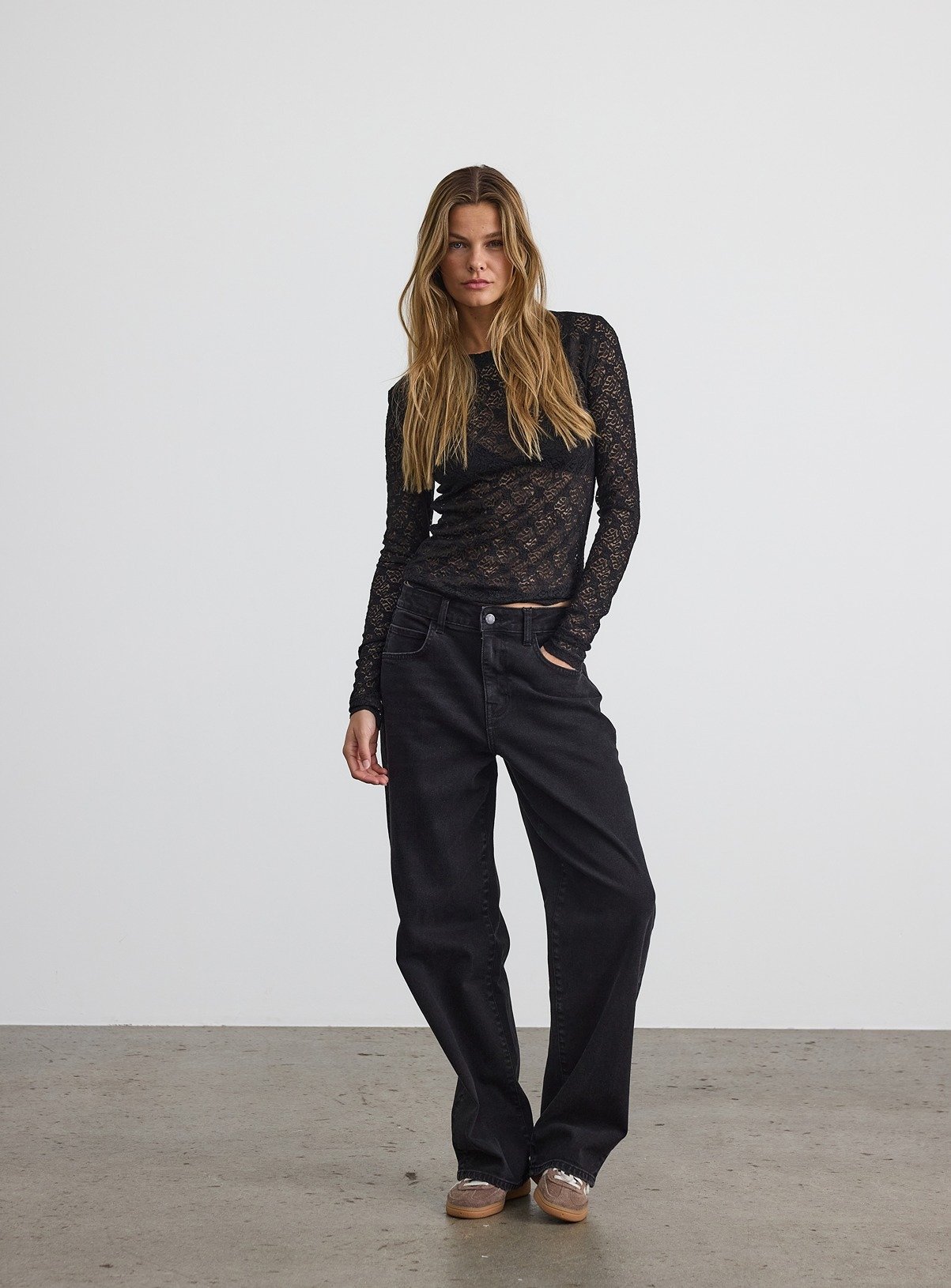 NOISY MAY Long Sleeved Lace Top In Black 