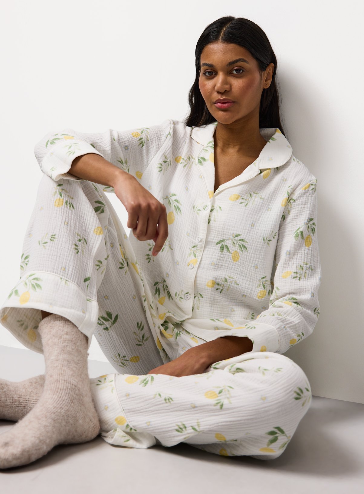 White Lemon Print Double Cloth Traditional Pyjamas 