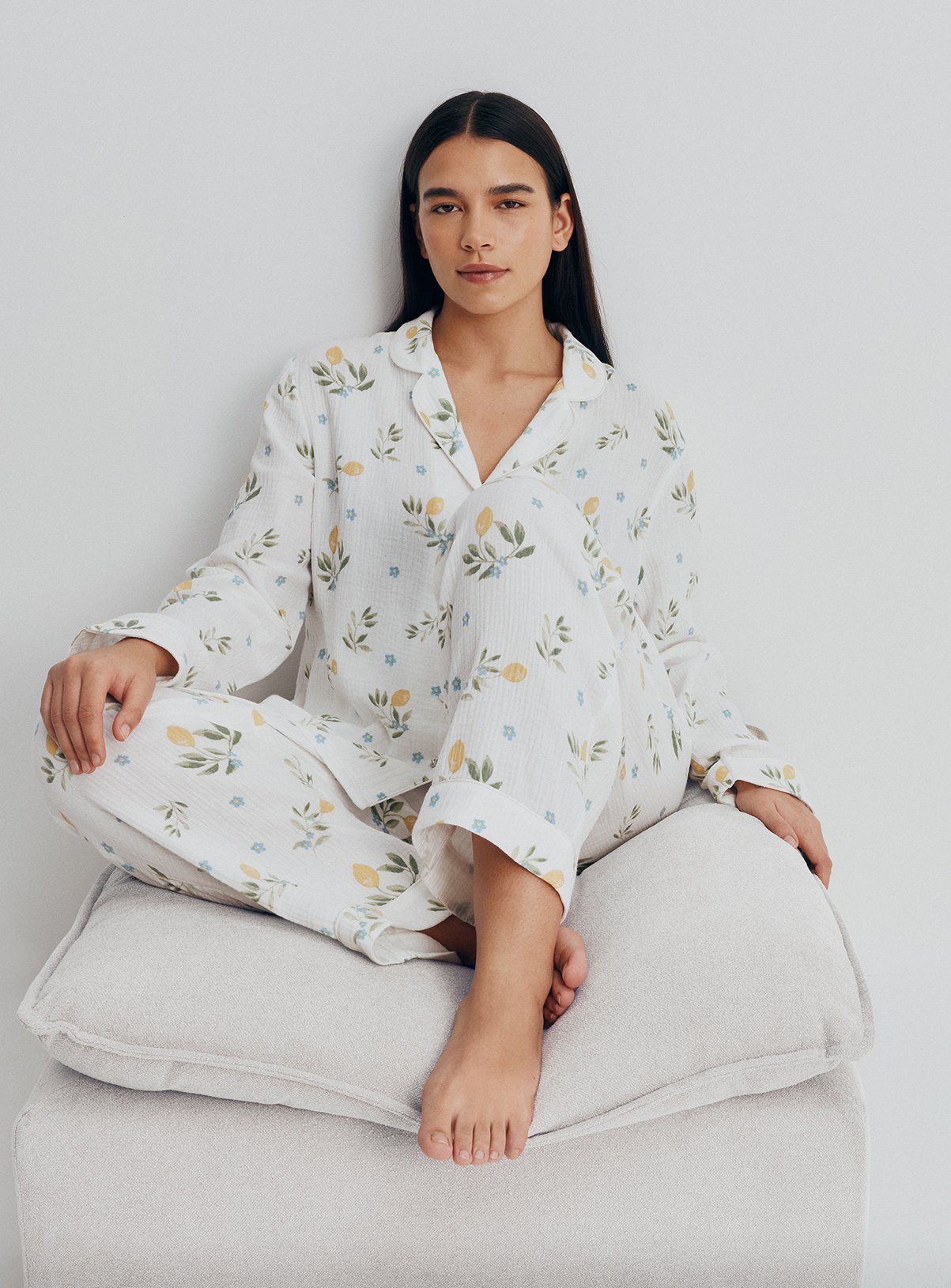 White Lemon Print Double Cloth Traditional Pyjamas