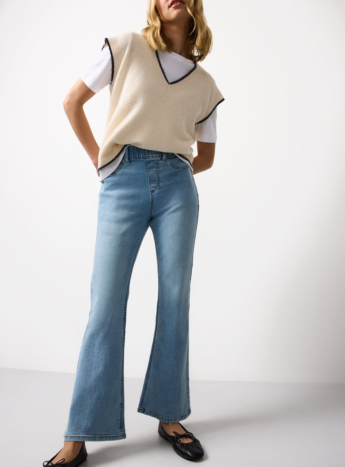 The Light Denim Flared Jeggings 22