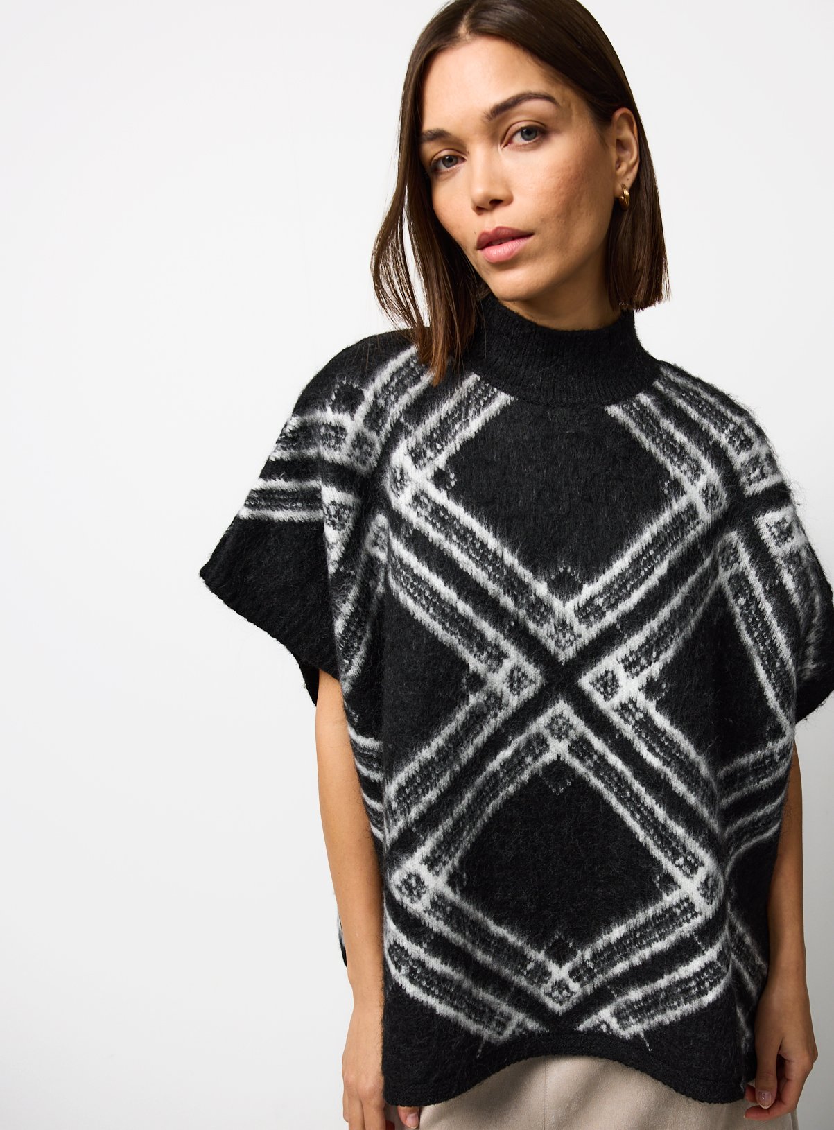Mono Knitted Check Cape  