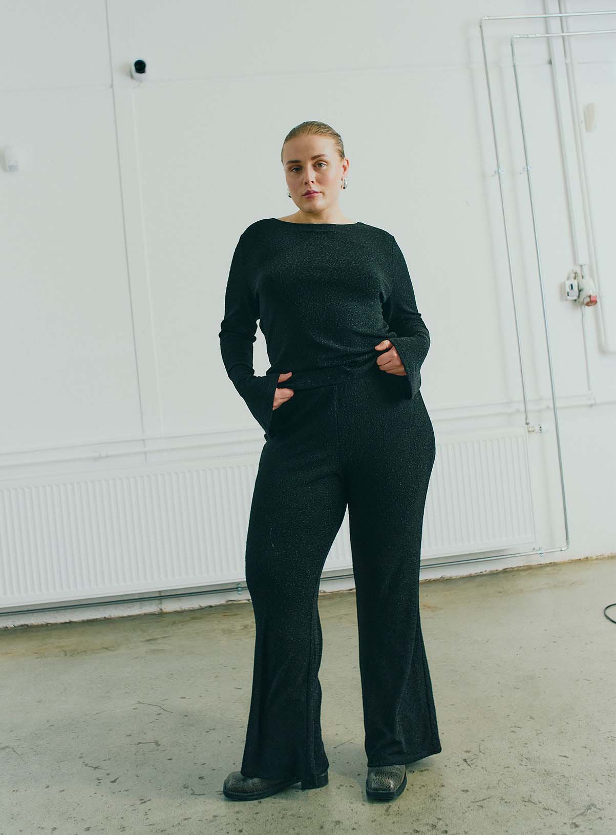 NOISY MAY Curve Flared Pant In Black Glitter 