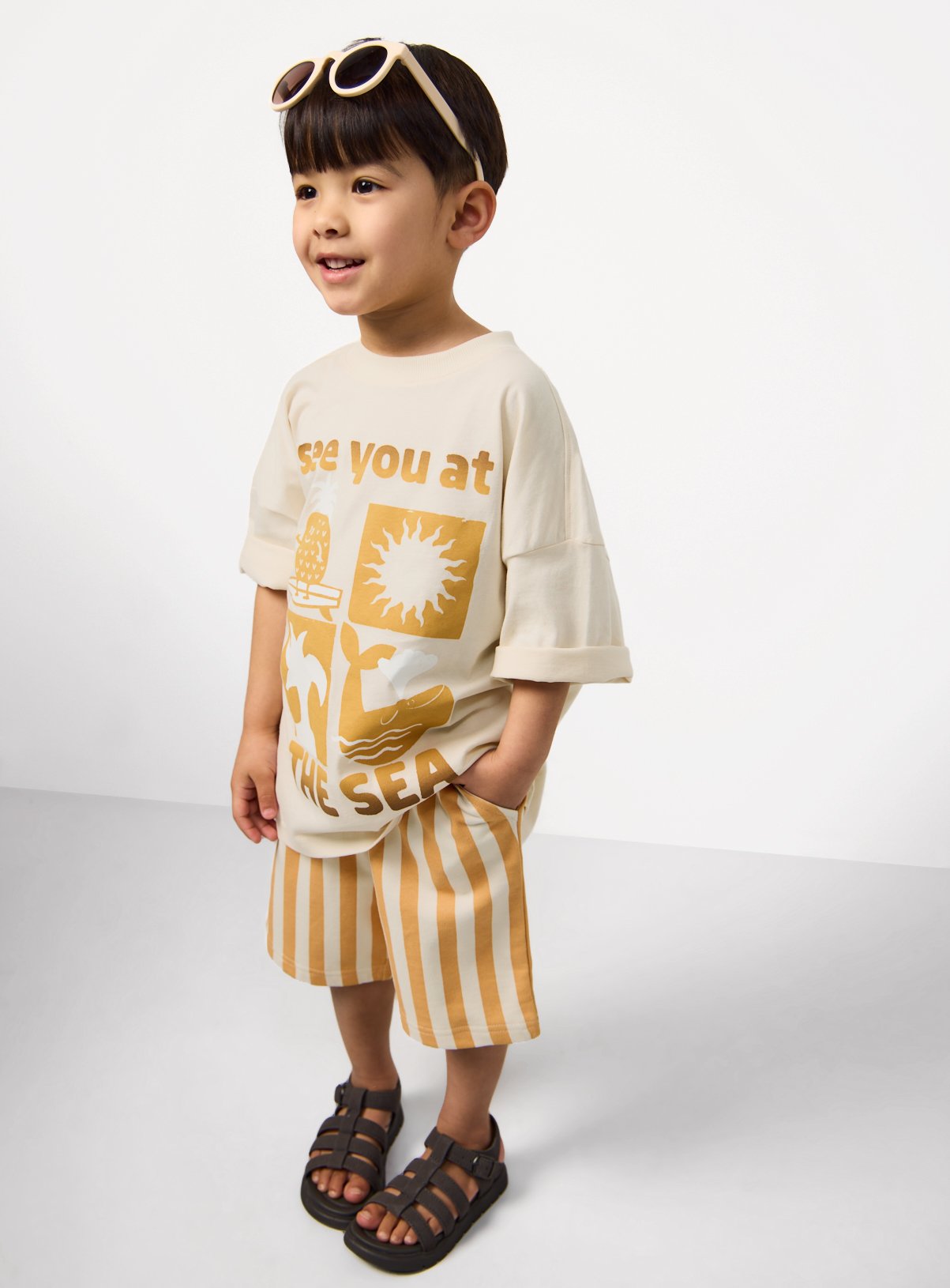 Cream The Sea Graphic T-Shirt & Shorts Set