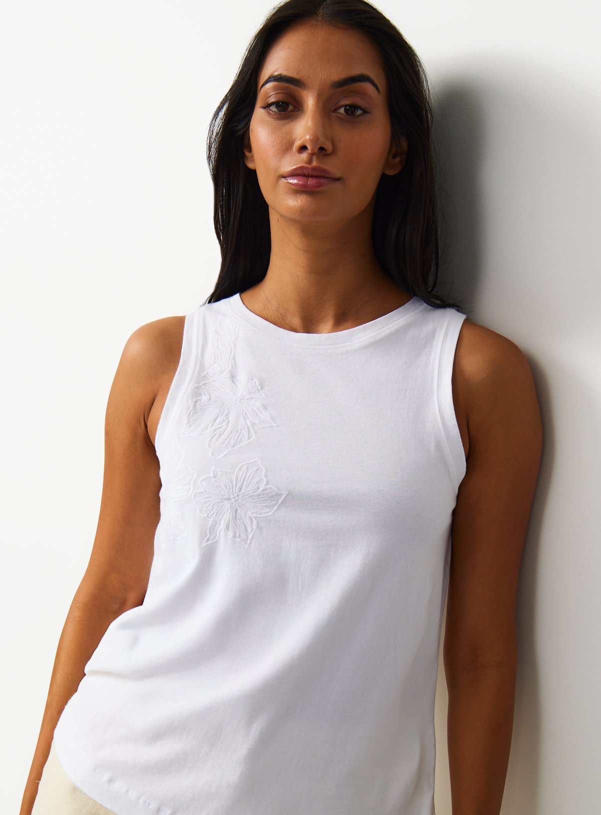 White Floral Appliqué Trapeze Vest L