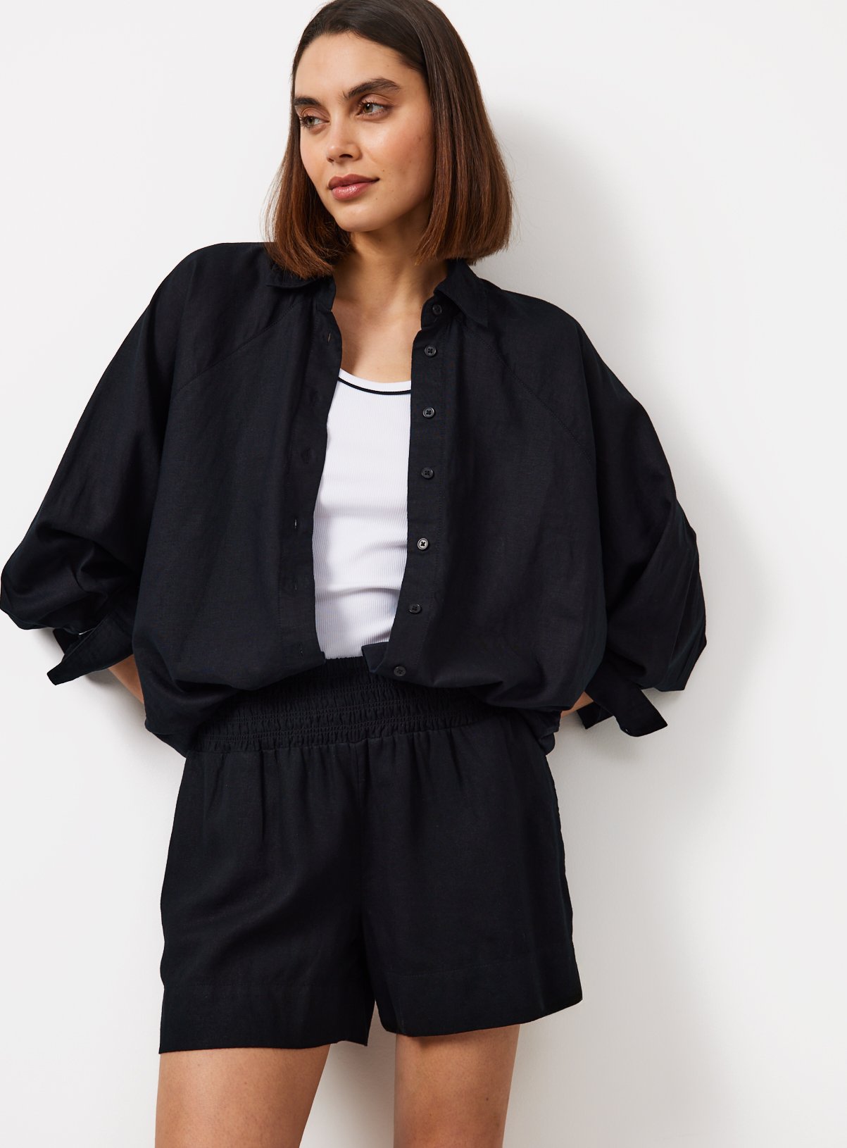 Black Linen Rich Casual Shorts 20