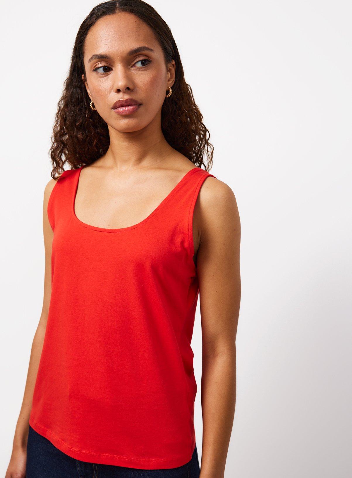 Red Square Neckline Vest 8