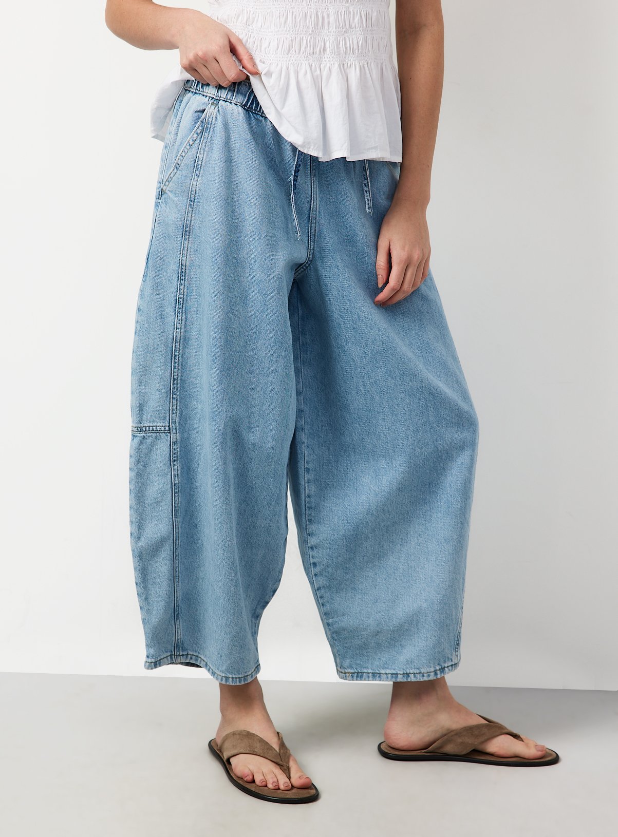Light Denim Balloon Pull-On Mid Rise Jeans 16