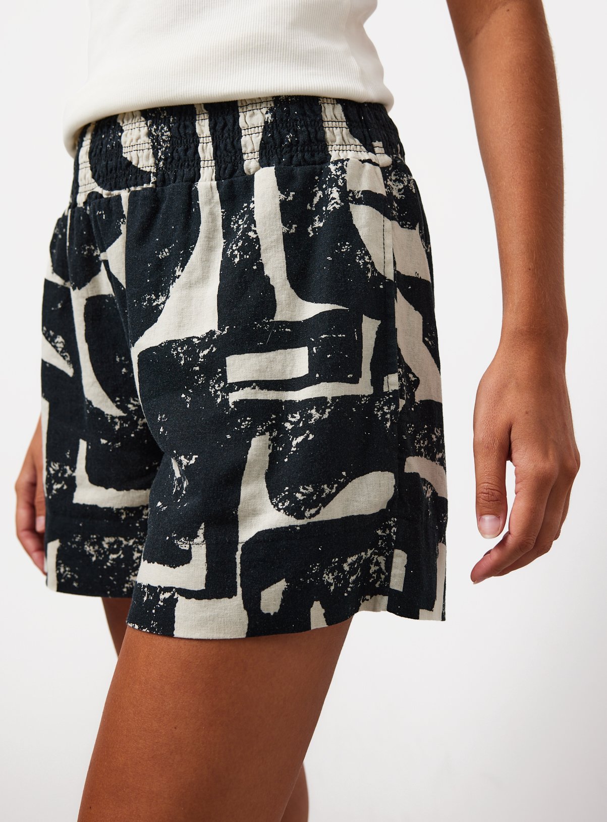 Mono Print Linen Rich Shorts 16