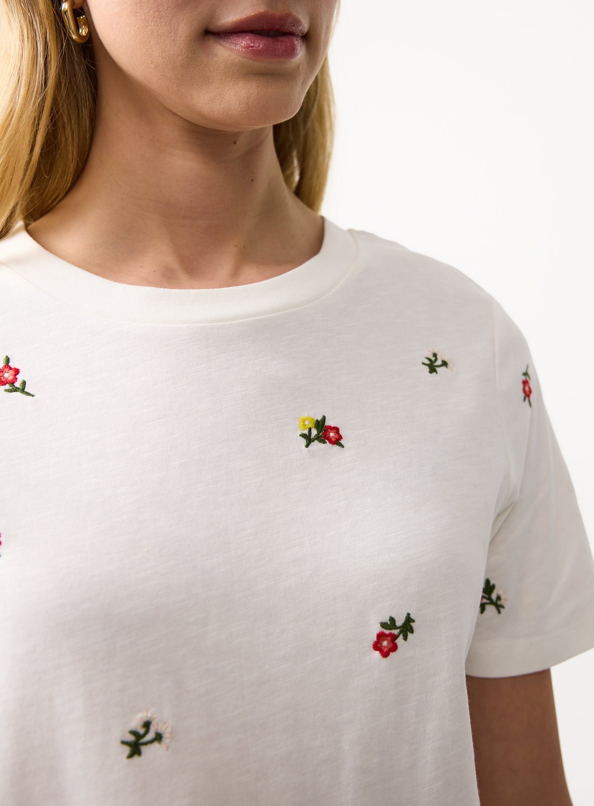 White Floral Embroidered Slub T-Shirt 8