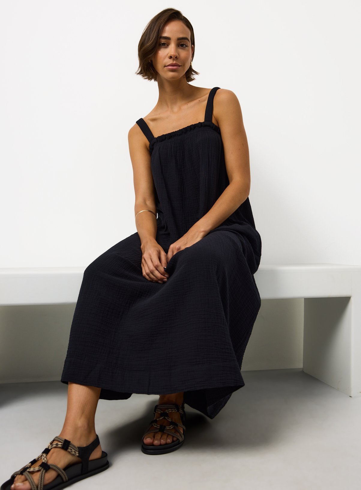 Black Square Neck Sleeveless Cami Dress 18