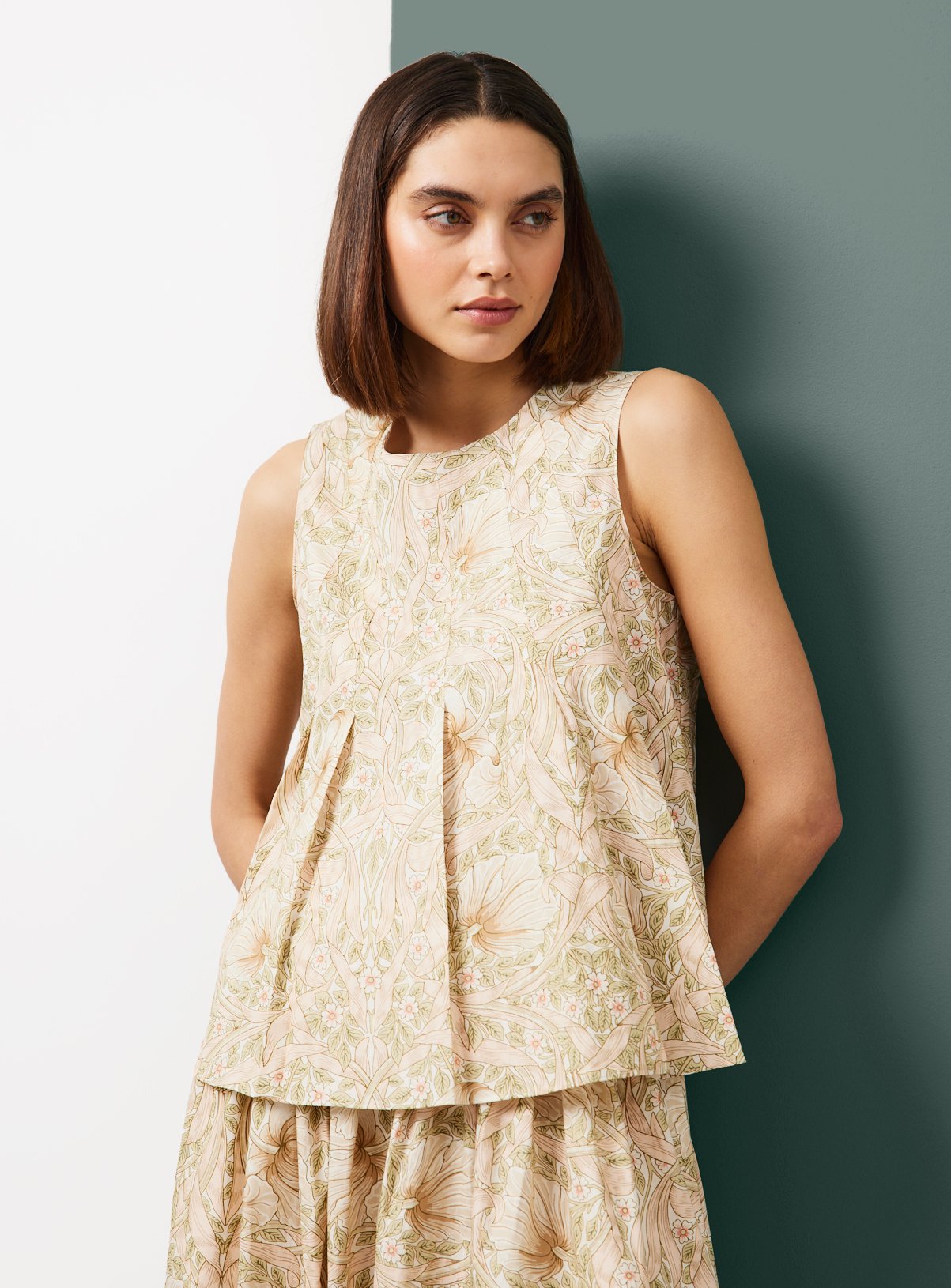 Tu x Morris & Co. Light Pink Pimpernel Print Pleated Shell Top