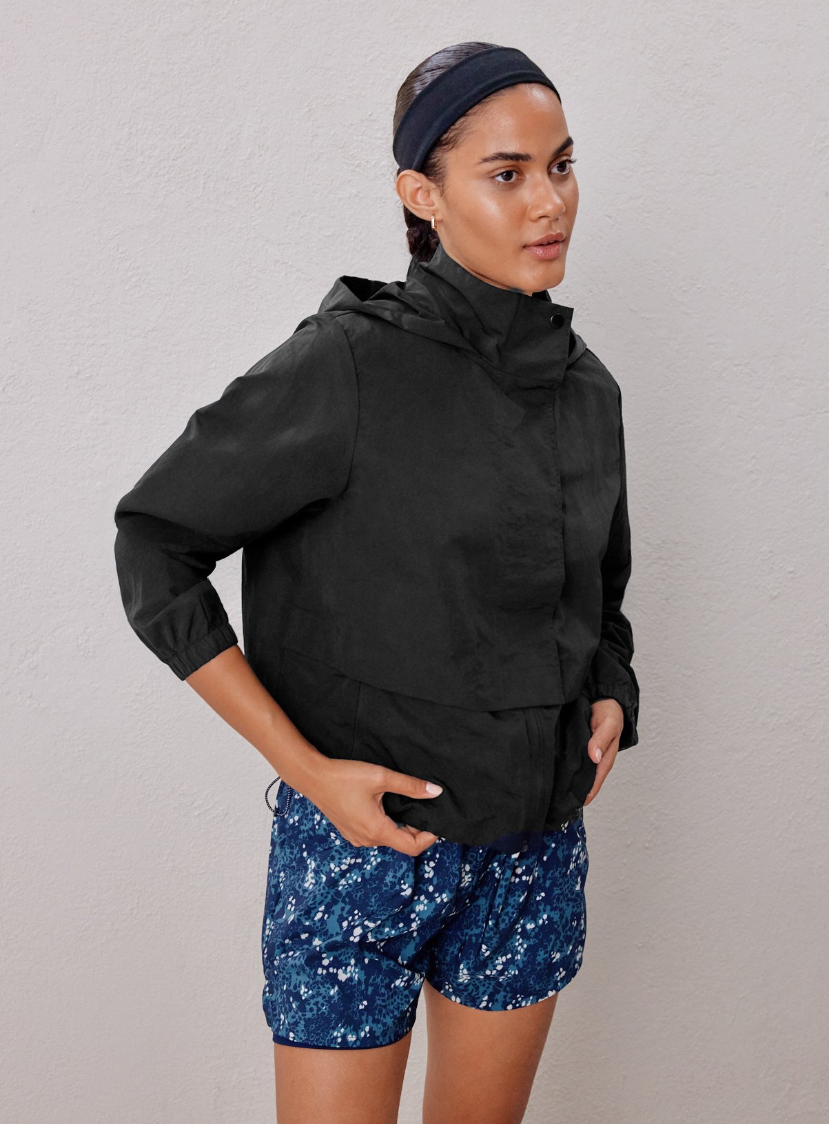 REAKTIV Black Lightweight Shower Resistant Running Jacket 