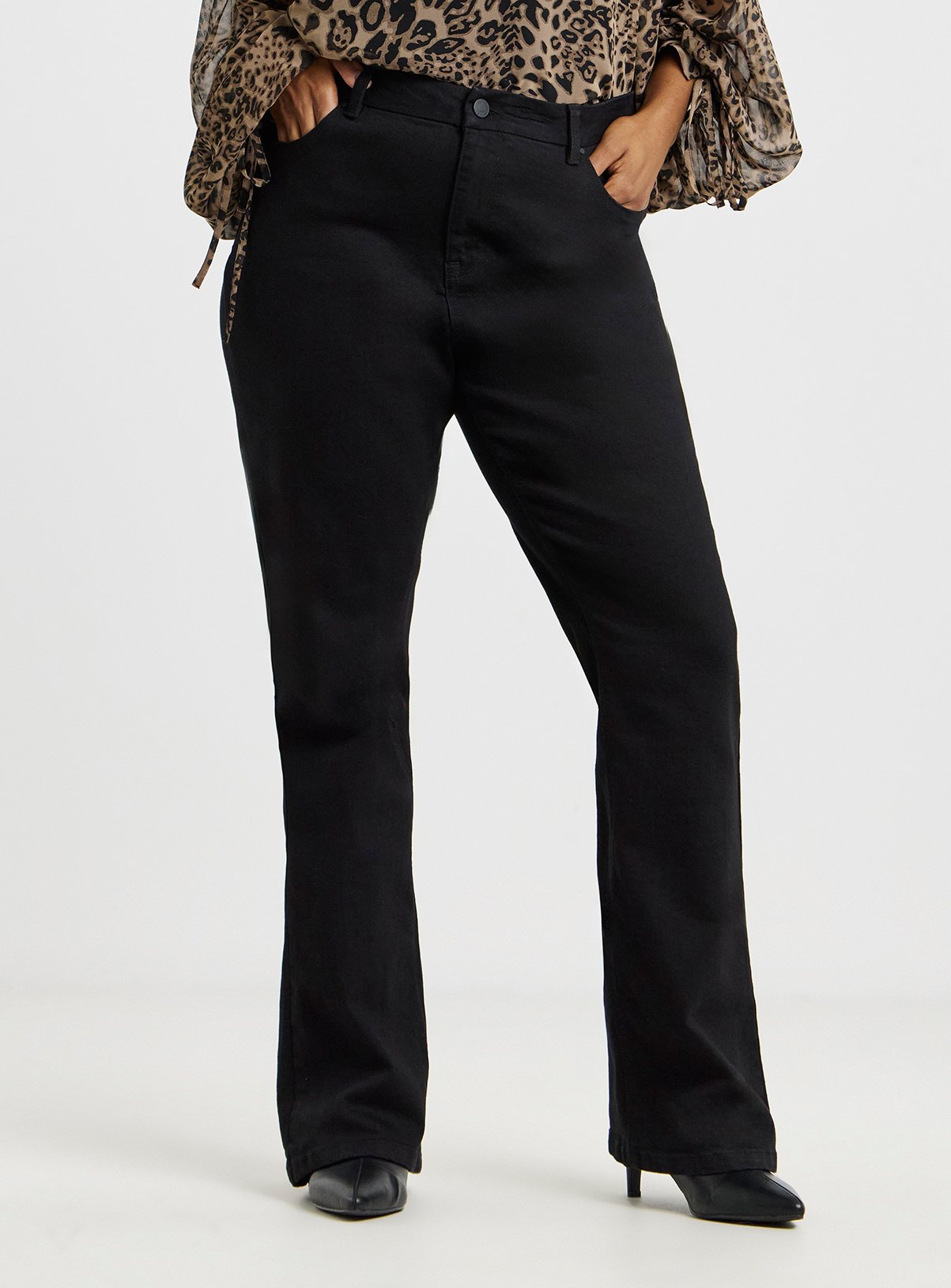 SIMPLY BE Highwaisted Super Stretch Flared Jean Black 