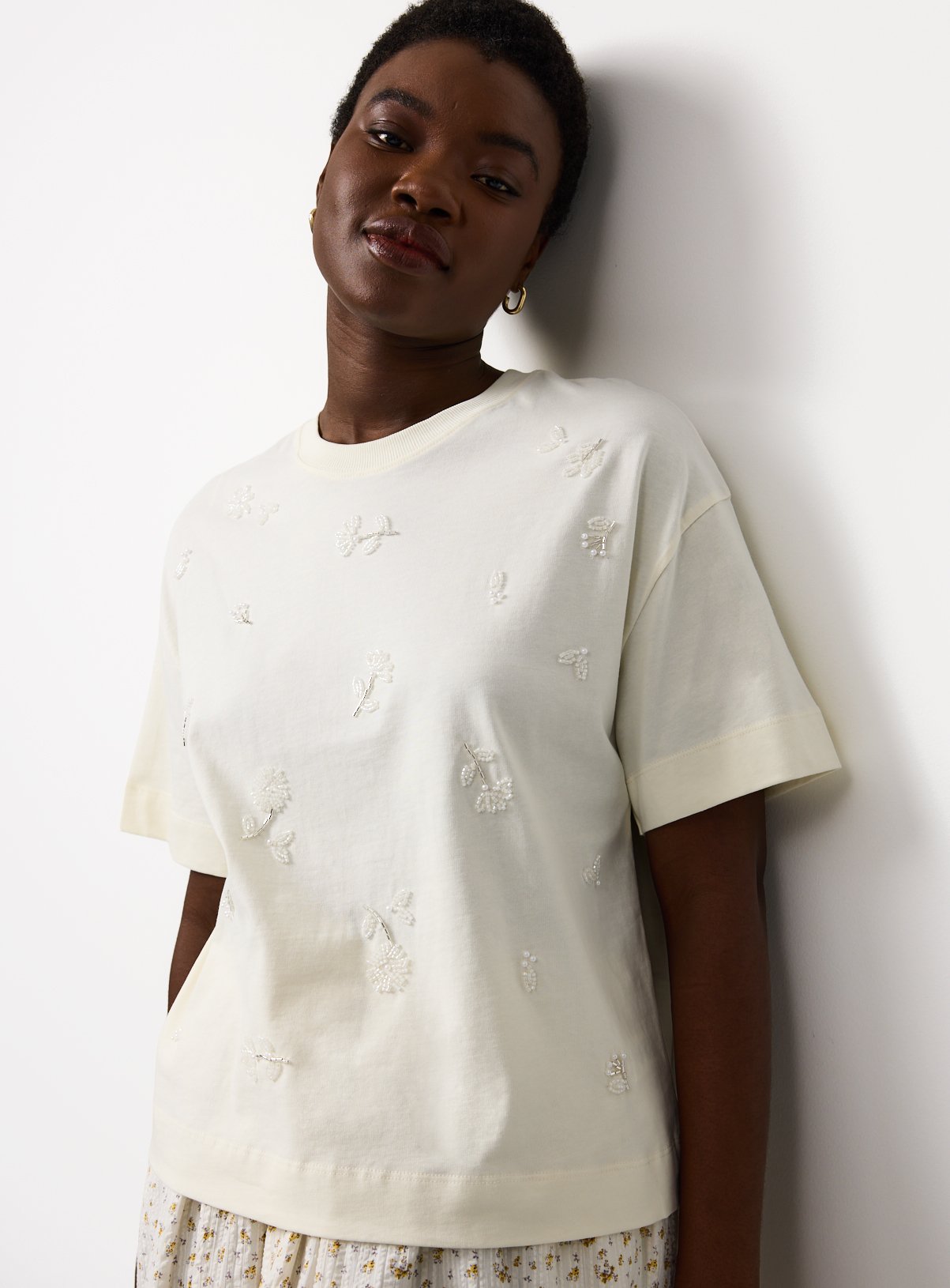 Cream Floral Embroidered T-Shirt M