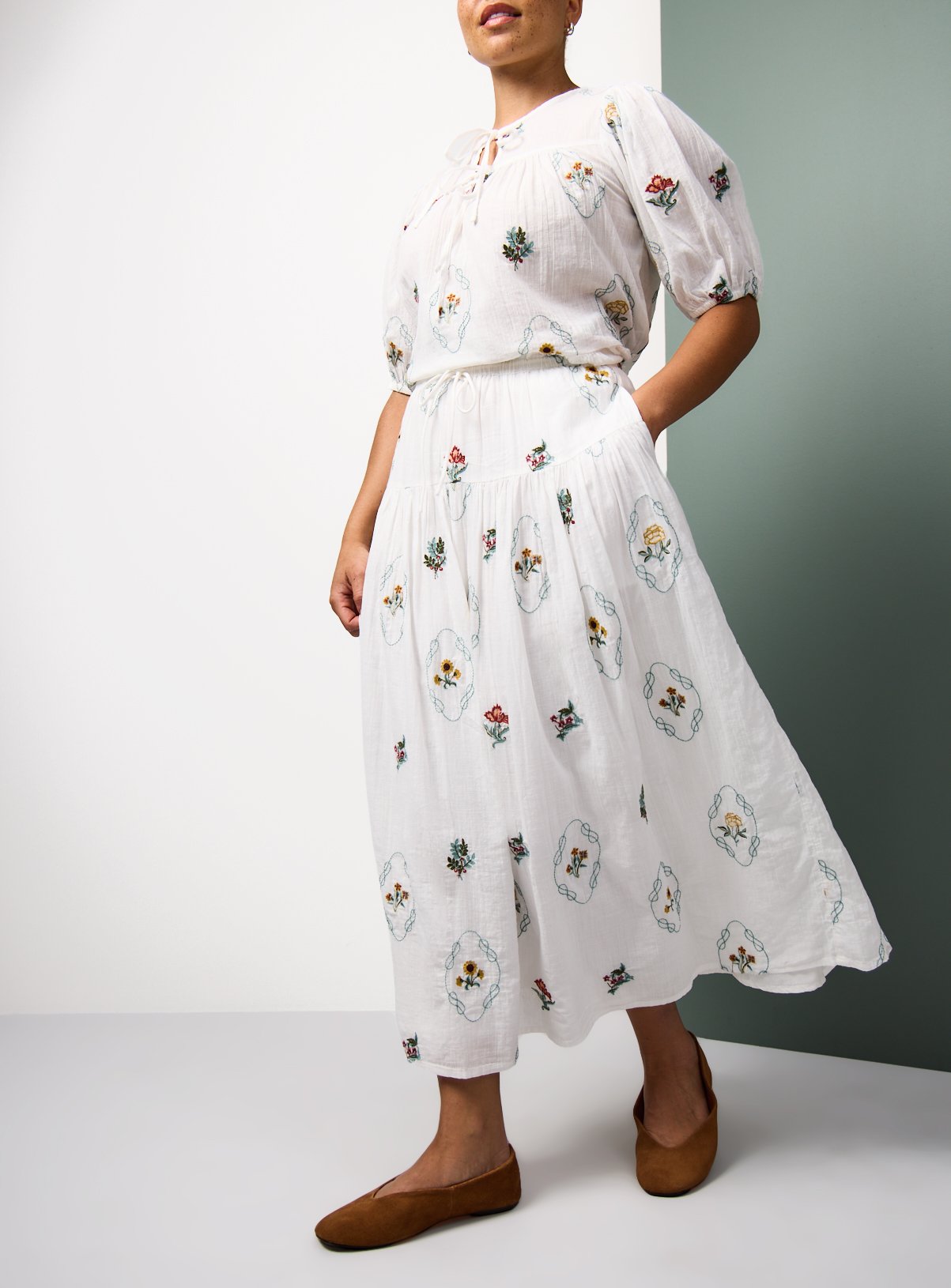 Tu x Morris & Co. White Kelmscott Trellis Embroidered Print Midaxi Skirt 