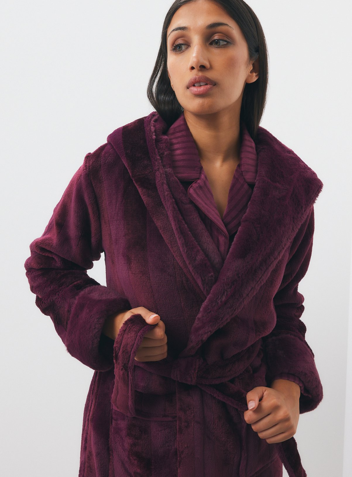 Plum-Coloured Plush Dressing Gown 