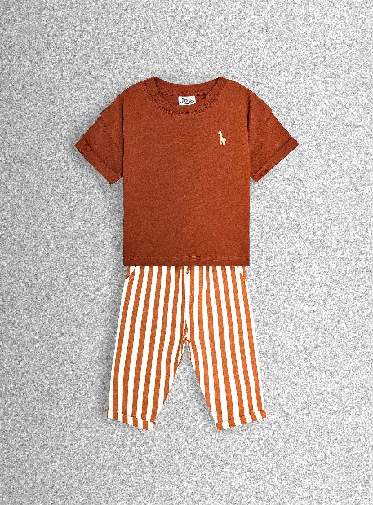 JOJO MAMAN BÉBÉ 2 Piece Giraffe T Shirt & Stripe Joggers Set