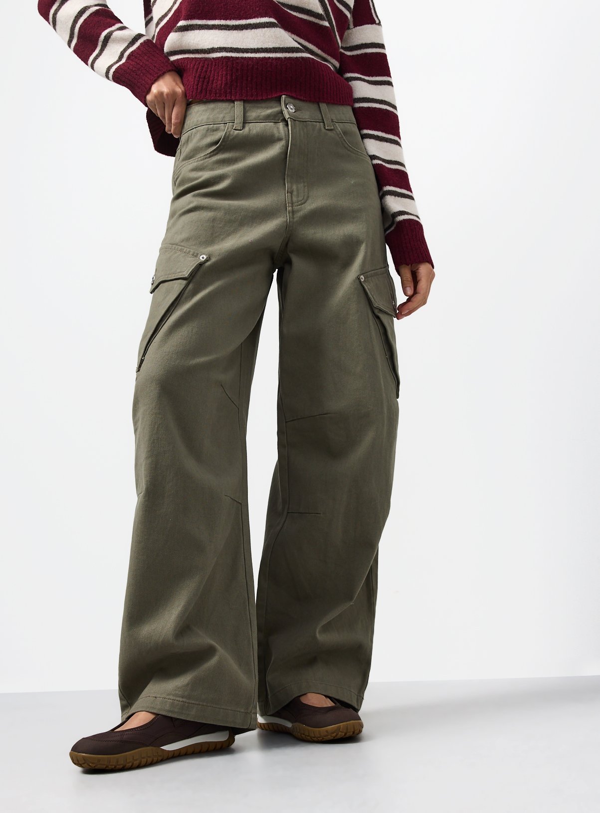 Cargo Pocket Relaxed Barrel Jeans 