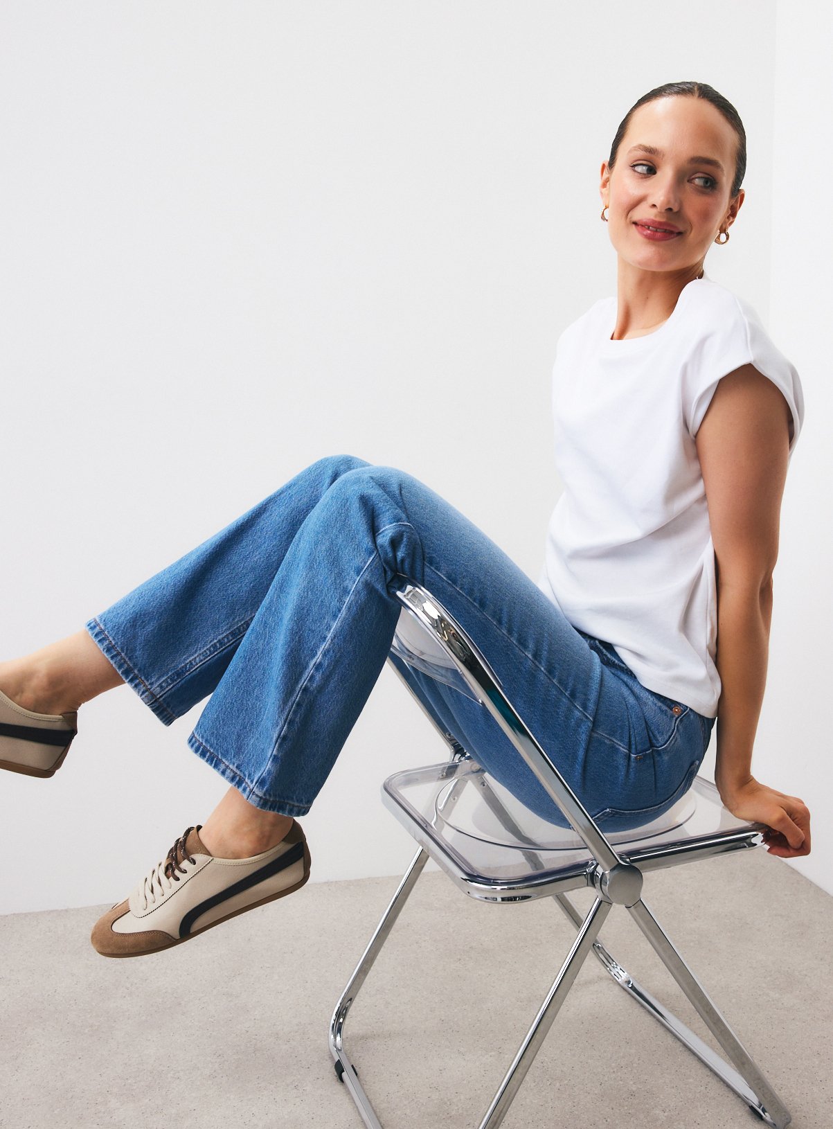 Mid Wash Relaxed Straight Jeans 