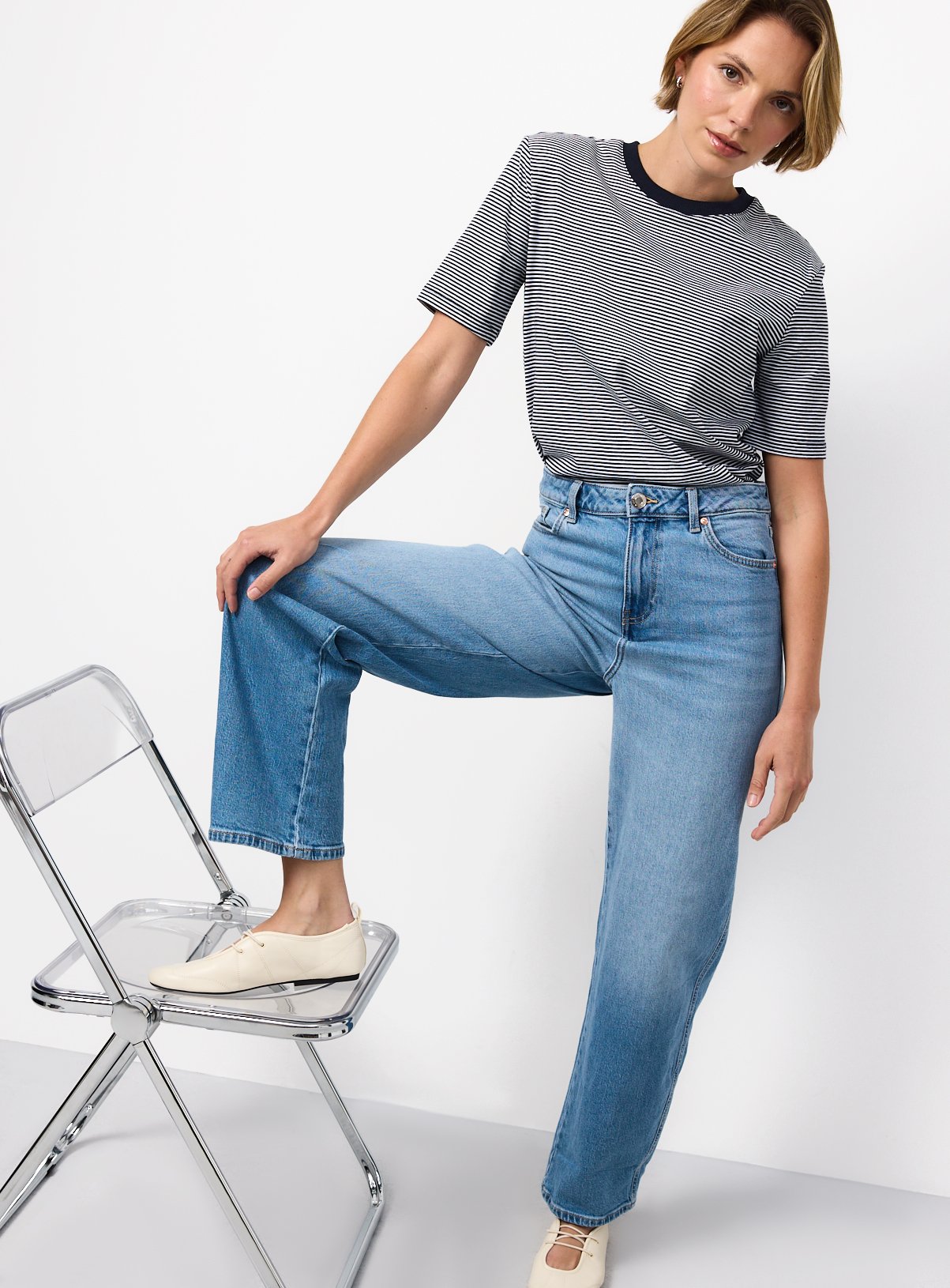 Mid Denim Core Low Curve Barrel Jeans 