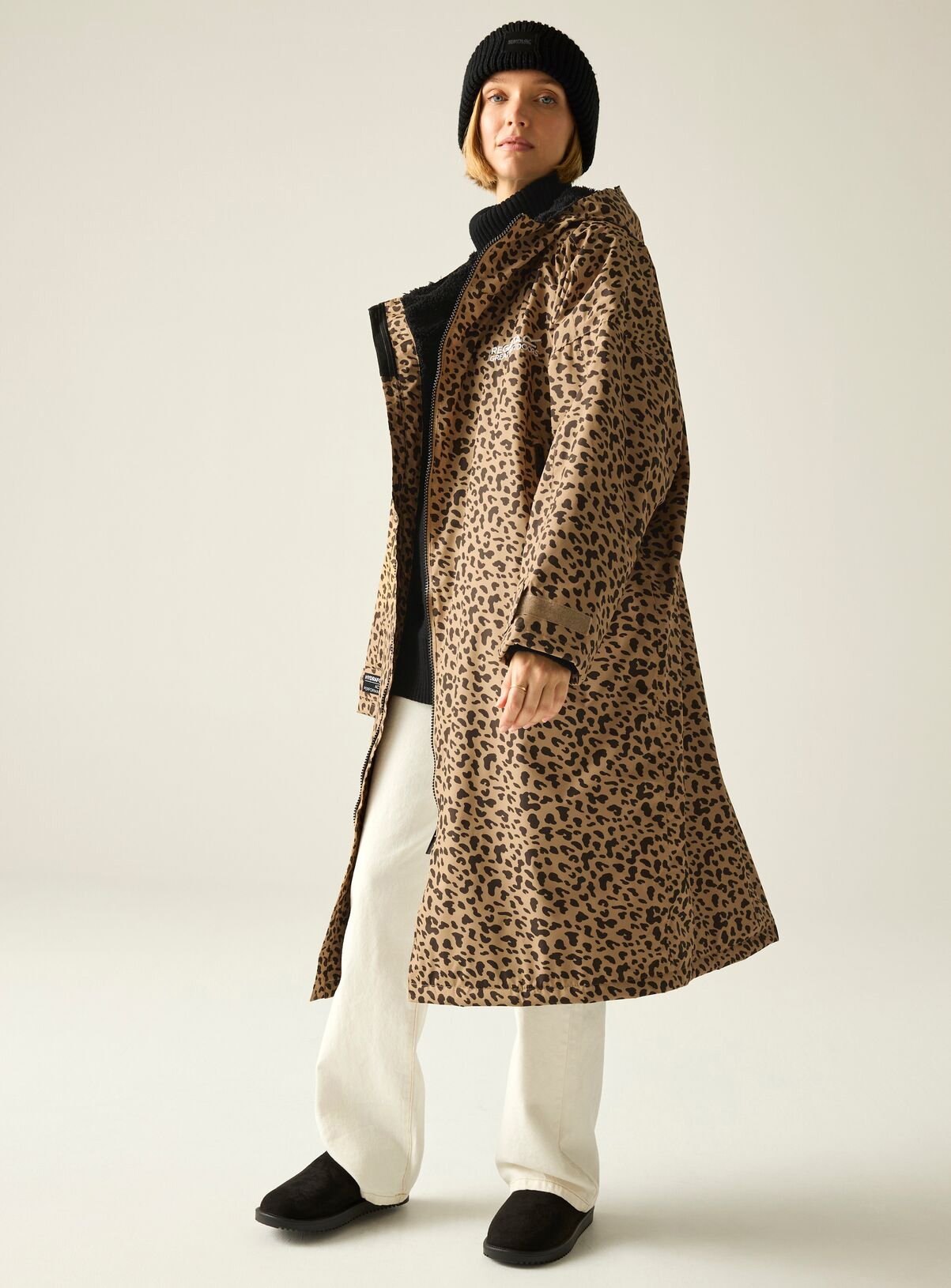 REGATTA Adult Waterproof Changing Robe Leopard Print