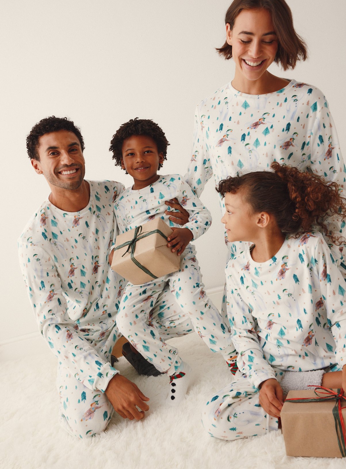Family Matching Men's Christmas The Snowman Cream 2-Piece Pyjama Set 