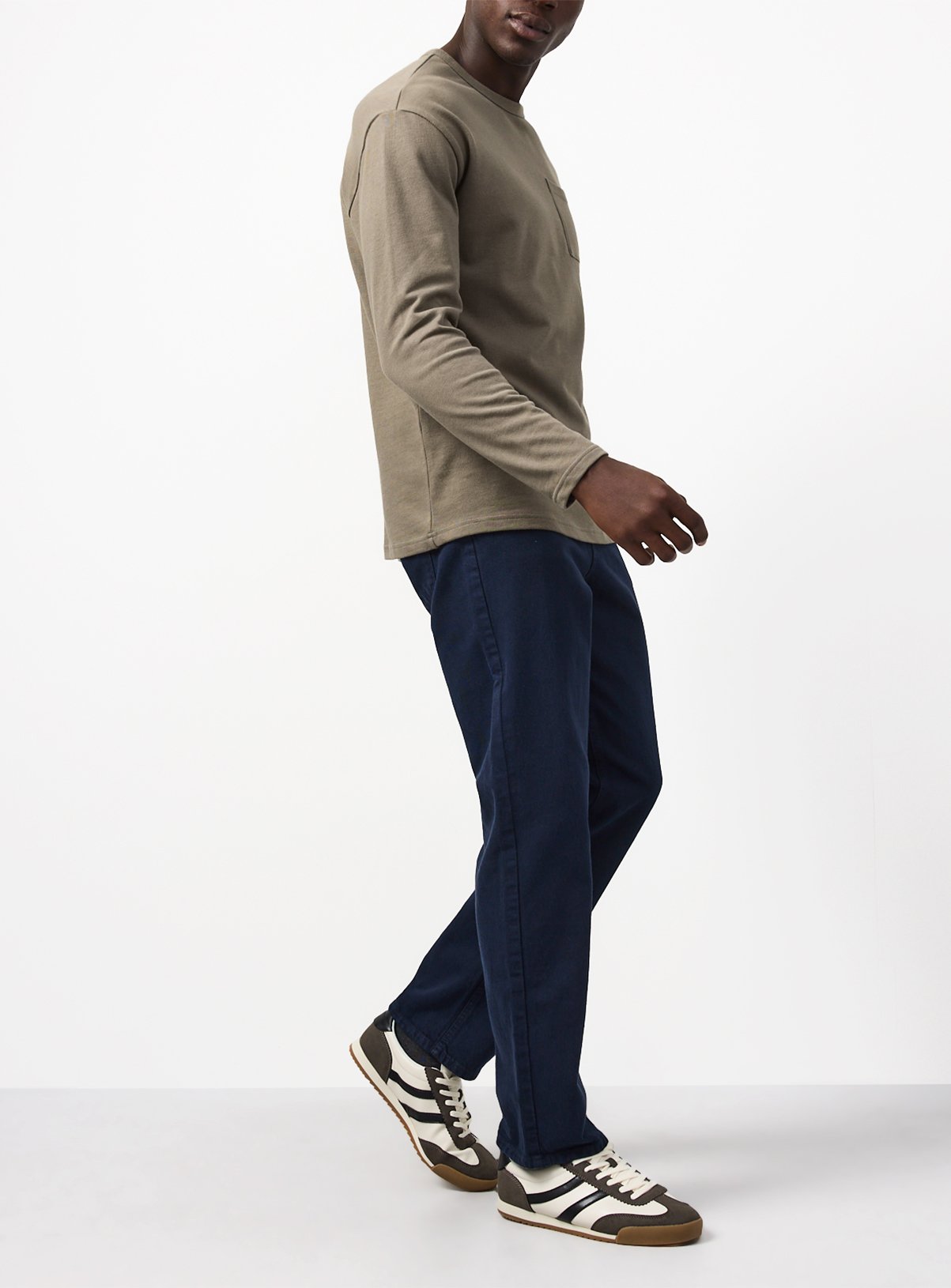 Navy Jeans in Straight Fit  