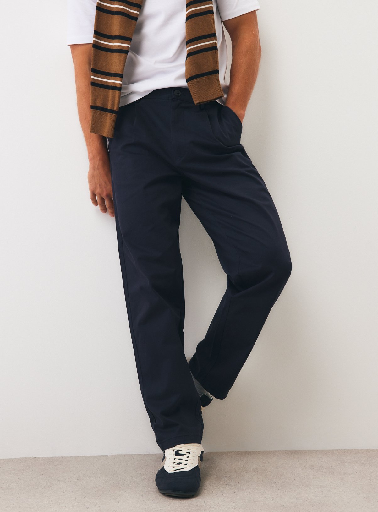 Straight Leg Single Pleat Trouser 