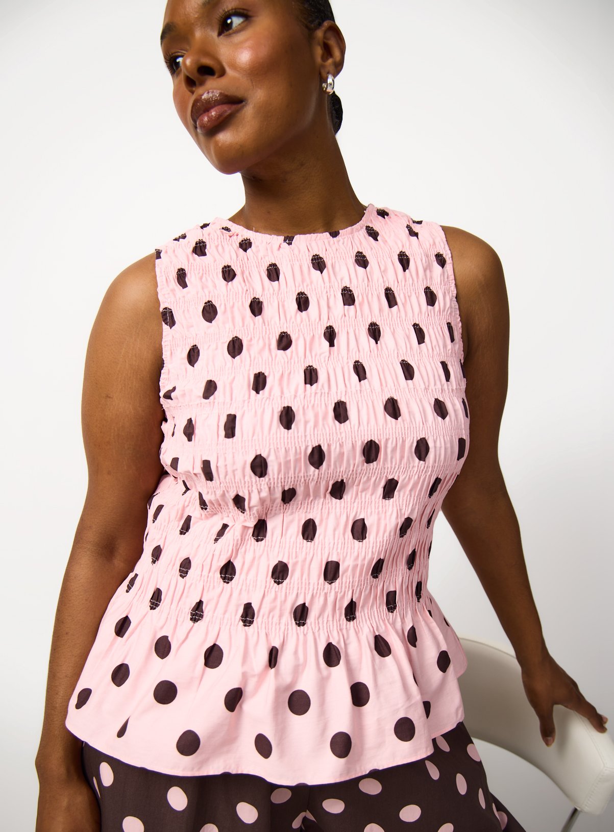 Shirred Sleeveless Spotted Top 
