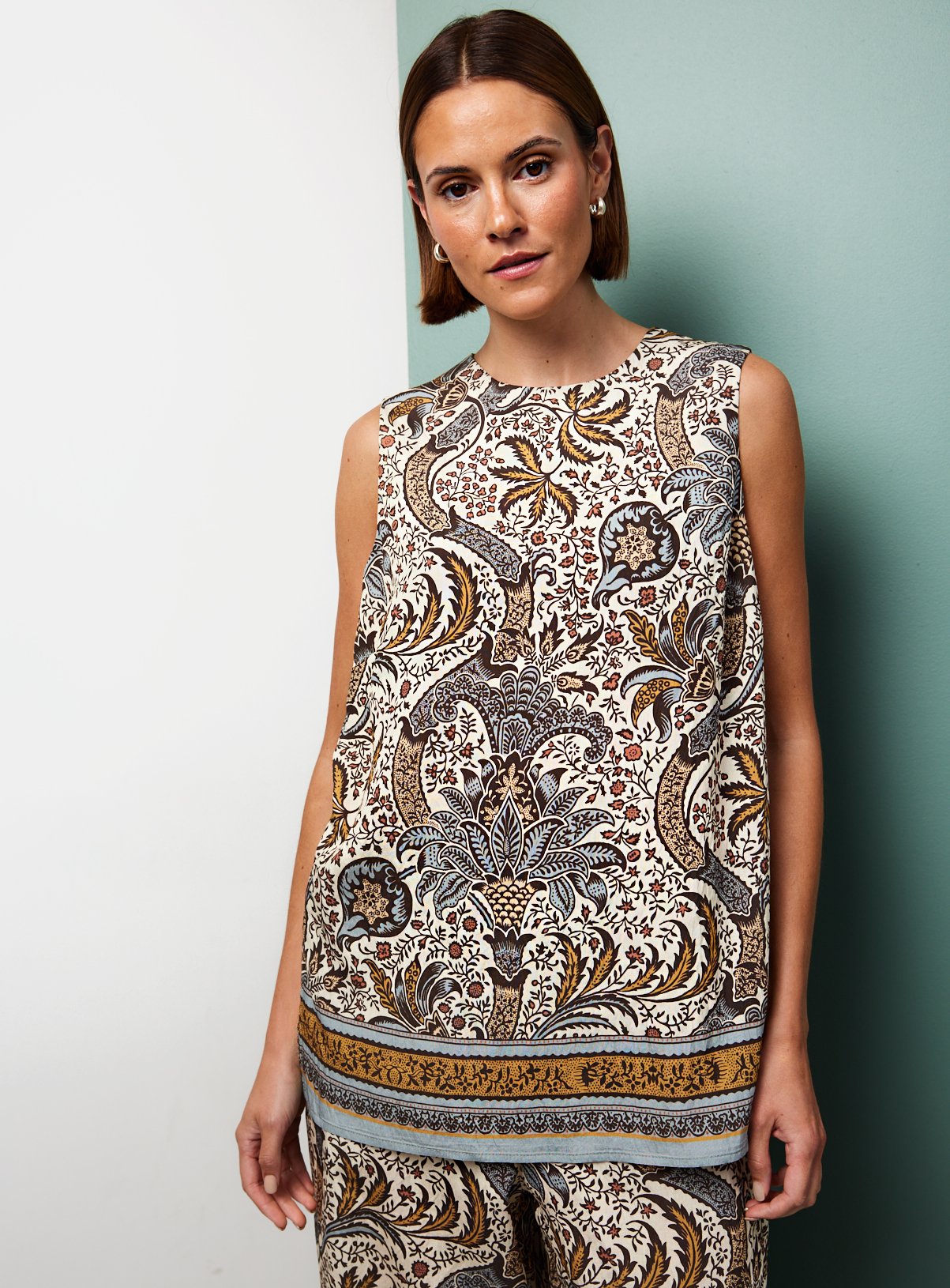 Tu x Morris & Co. Paisley Print Scarf Border Shell Top 