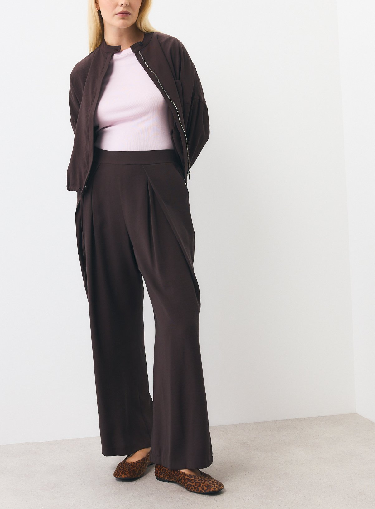 Wide Leg Pleated Trousers 