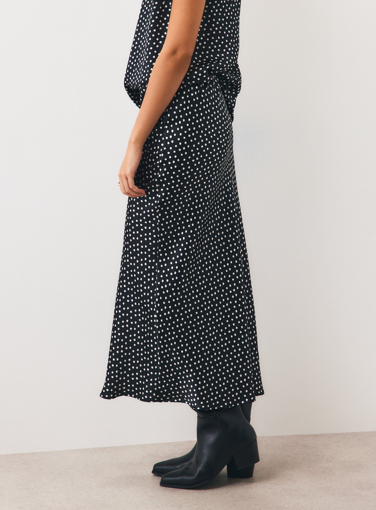 Spotted Sleeveless Cowl Neck Top 