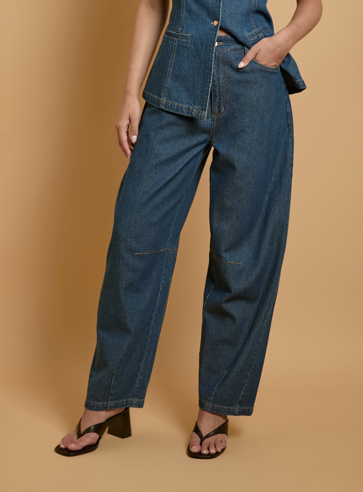 OASIS Scallop Pocket Barrel Leg Jean 