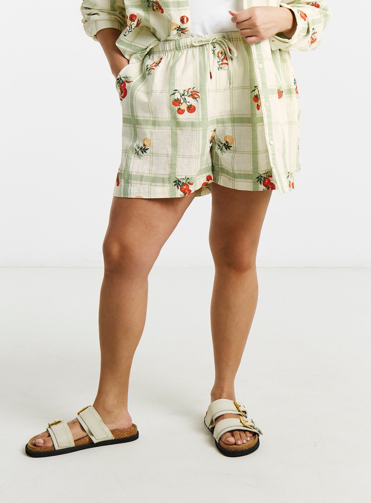 SIMPLY BE Simply Be Fruit Print Check Short 