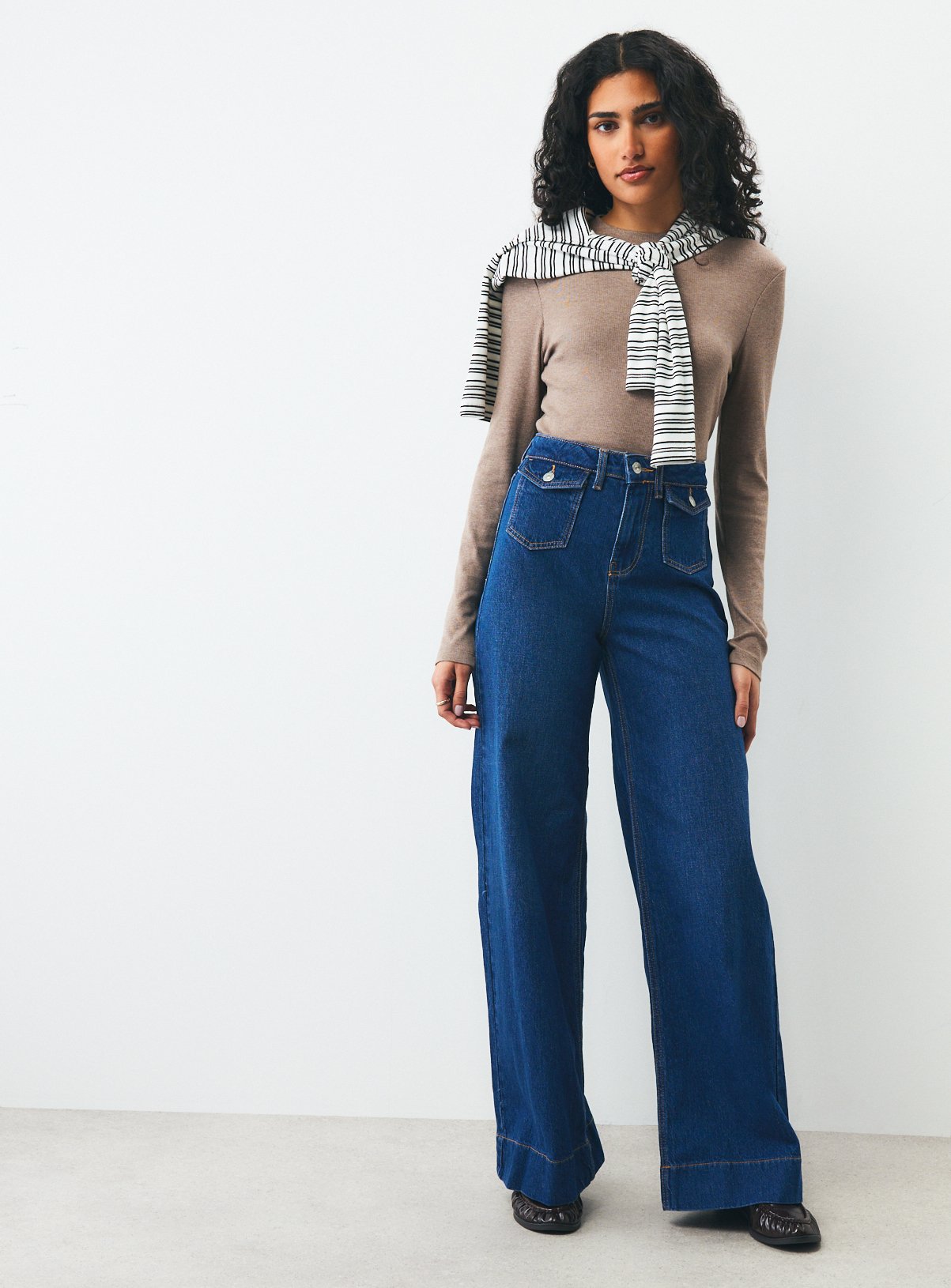 Patch Pocket Relaxed Flare Jeans 