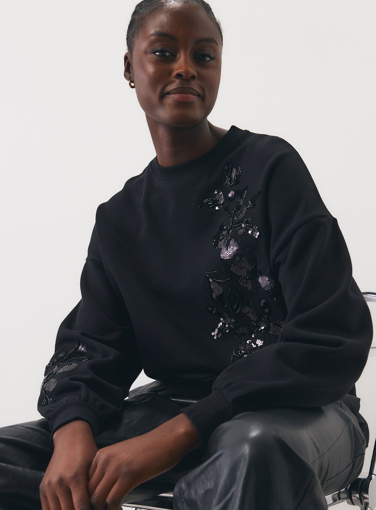 Embellished Flower Sweatshirt 