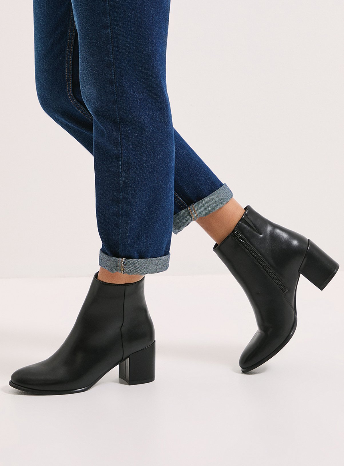 DOROTHY PERKINS Morgan Round Toe Block Heel Ankle Boots Black 