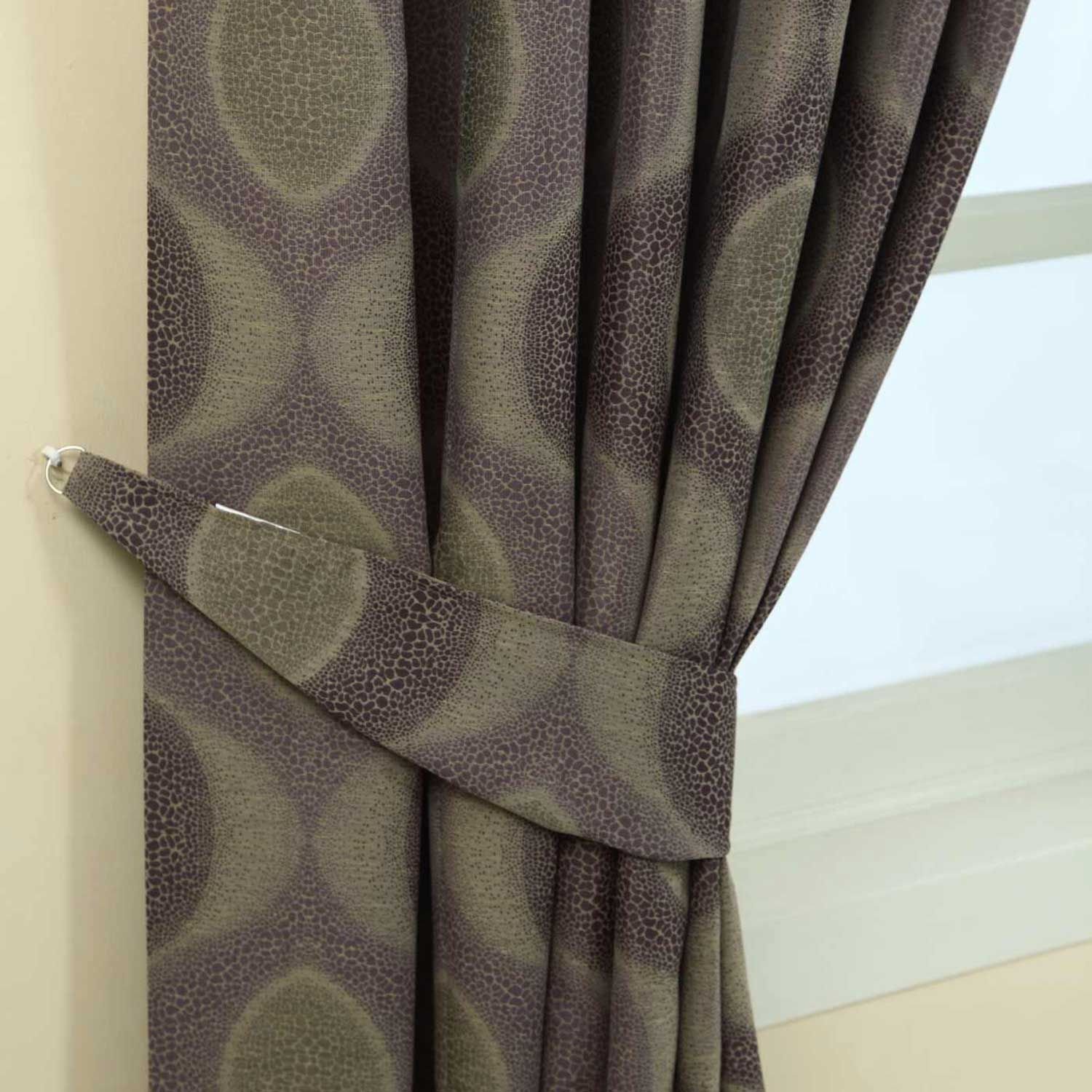 Homescapes Pack of 2 Modern Curve Jacquard Curtain Tie Backs – Purple