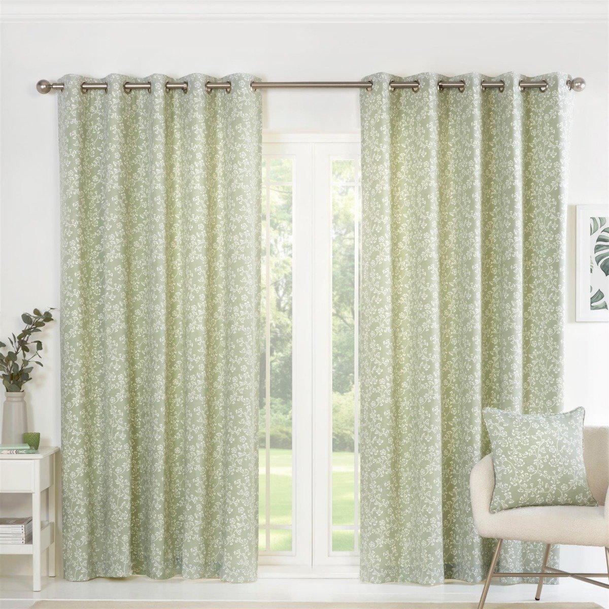 Sundour Sade Eyelet Curtains - Green - 117 x 137cm