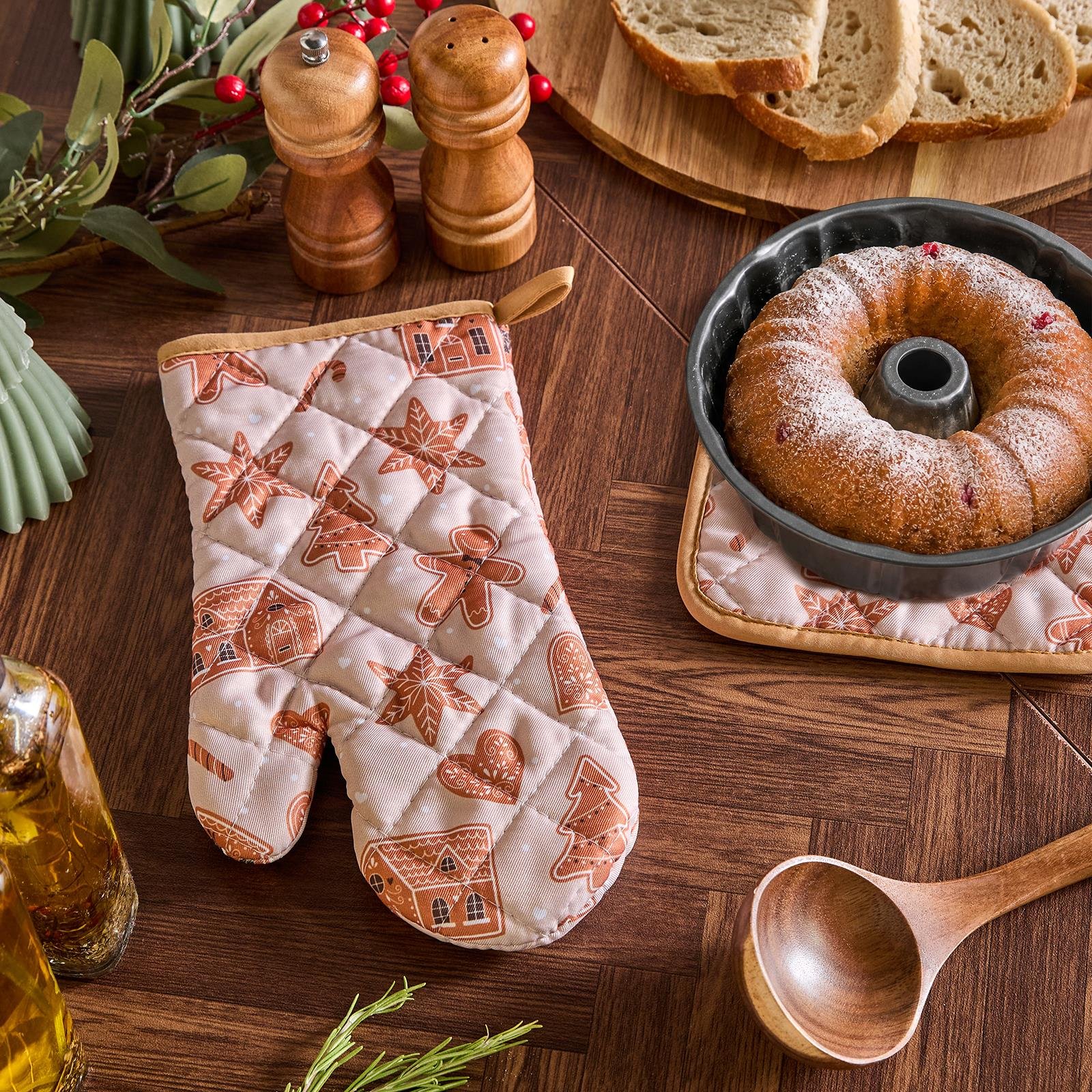 OHS Gingerbread Print Oven Mit & Pot Stand Set - Brown