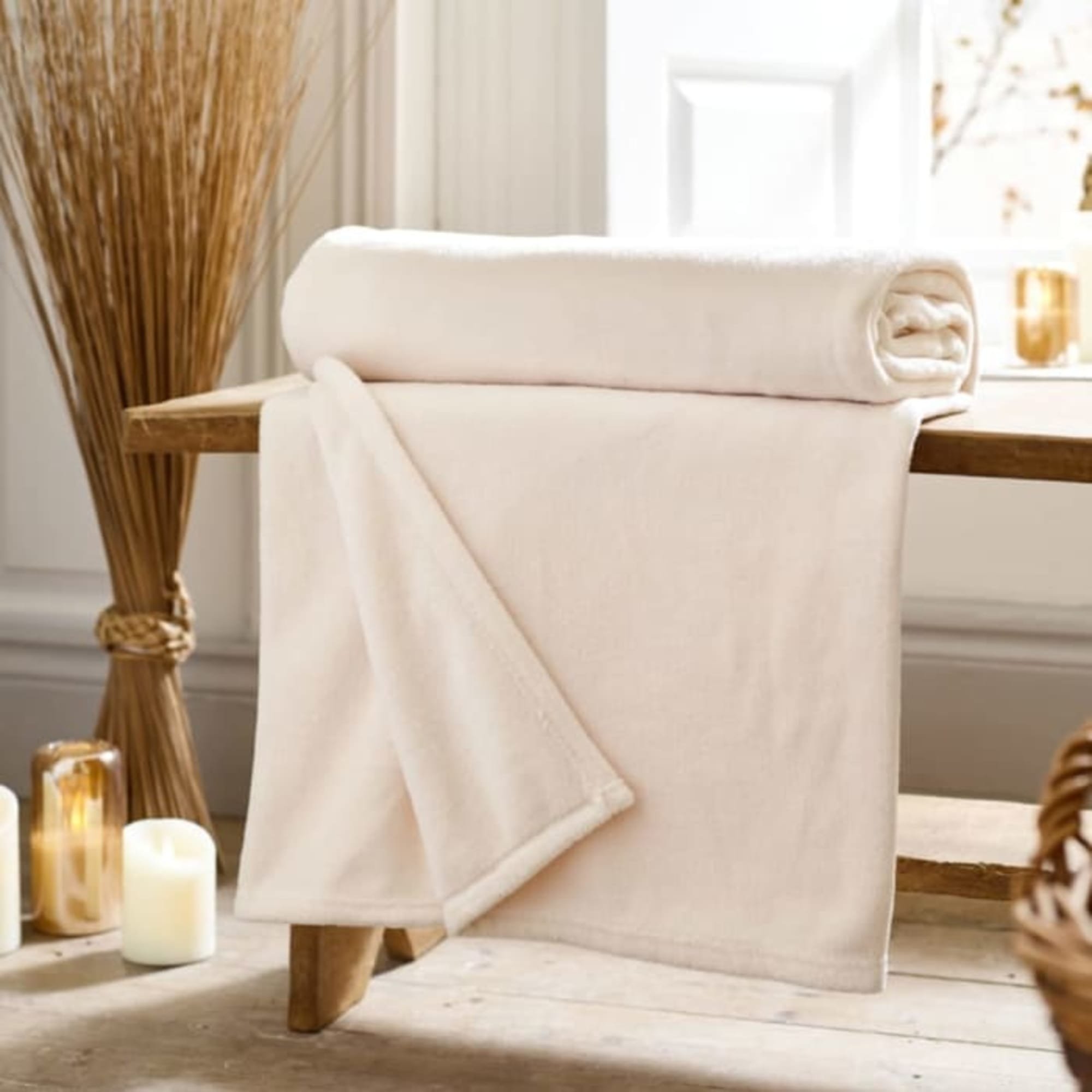 Deyongs Snuggle Touch Throw - Cream
