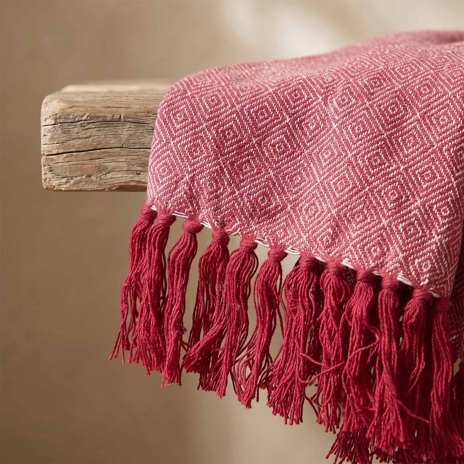 Homescapes Cotton Malda Diamond Throw - 225 x 255 cm - Red