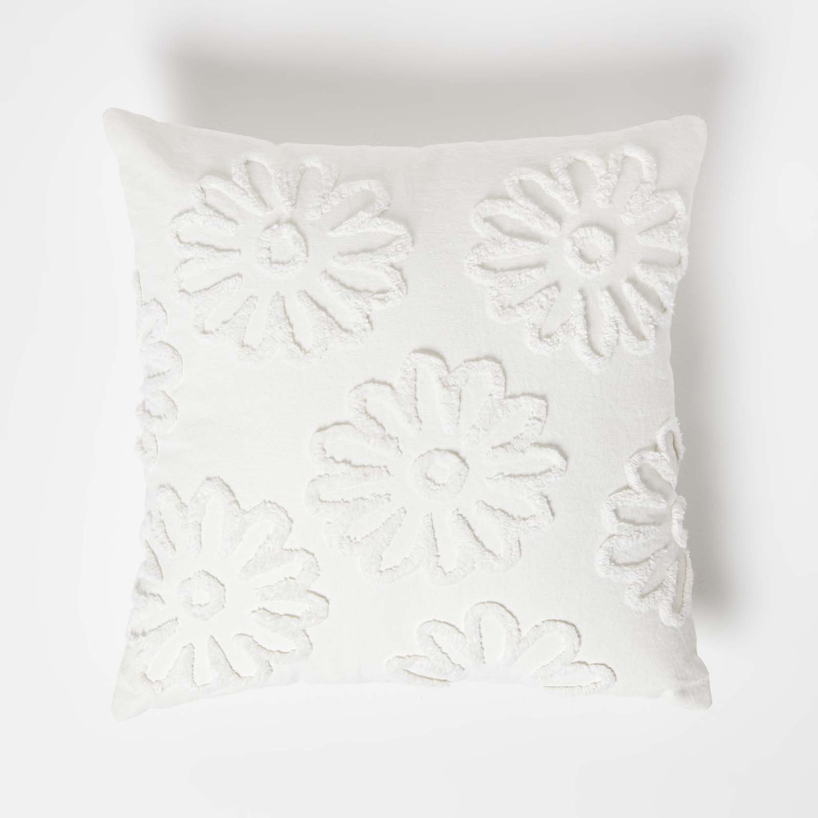 Homescapes White Floral Daisy Tufted Cotton Cushion - 45 x 45 cm
