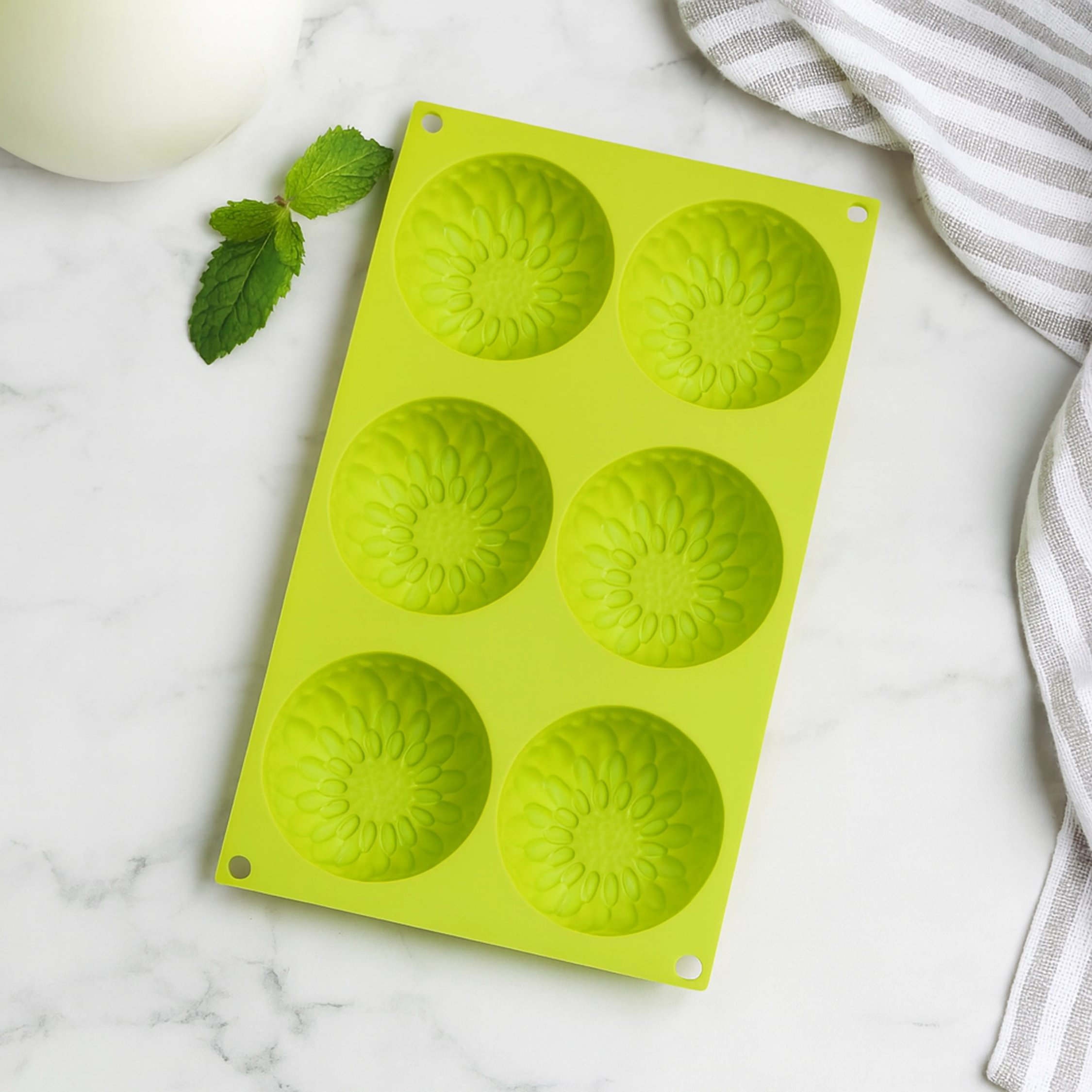 Orsina Hallie 6 Sunflower Cake Mould - Lime Green