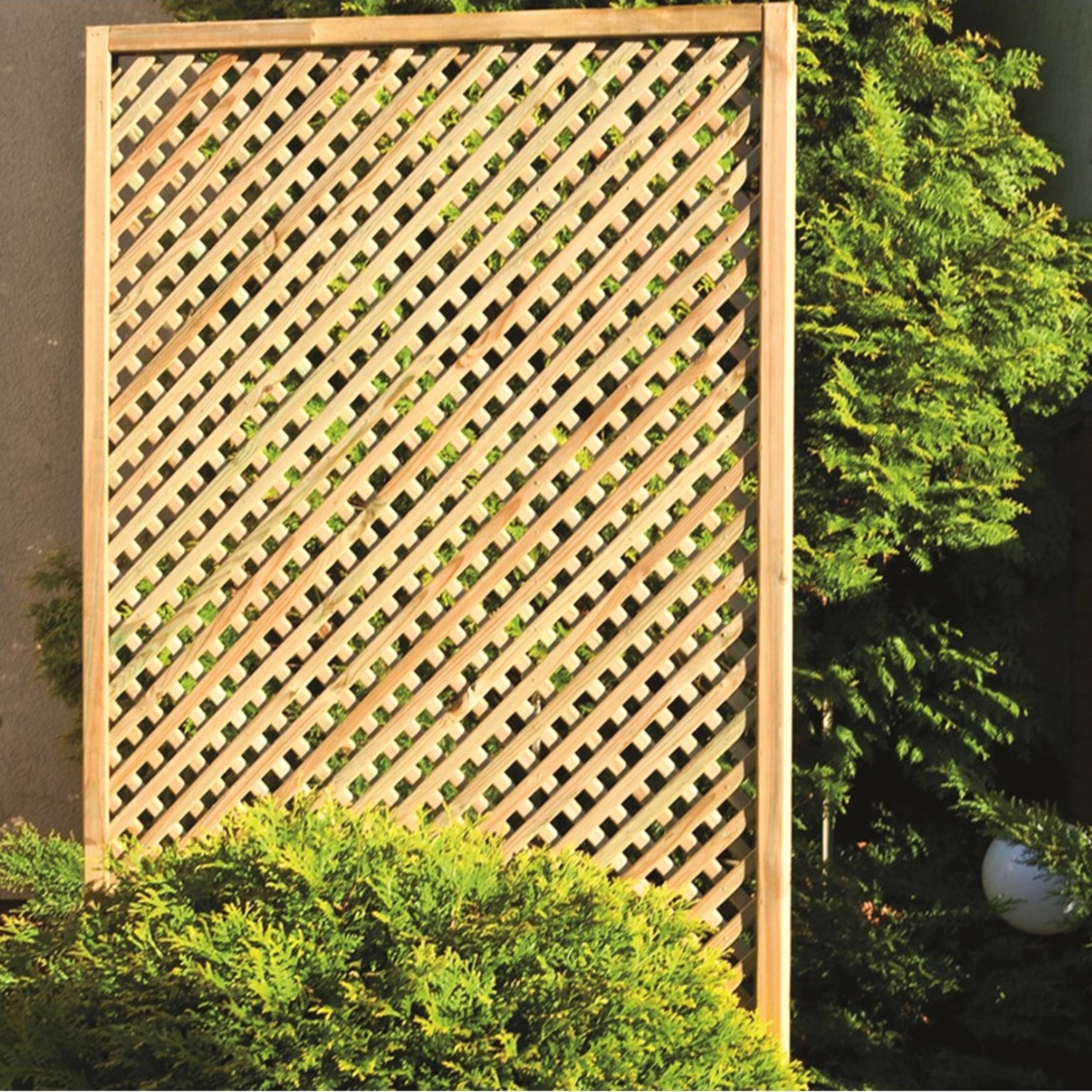 Primrose Wall Diamond Trellis Privacy Garden Softwood Screening - 1.83m x 0.3m