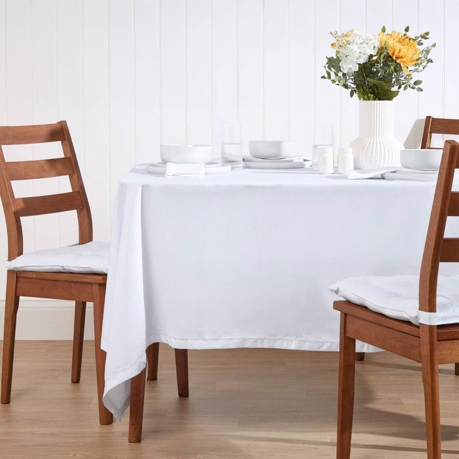 Homescapes Cotton Tablecloth - 137 x 178 cm - White