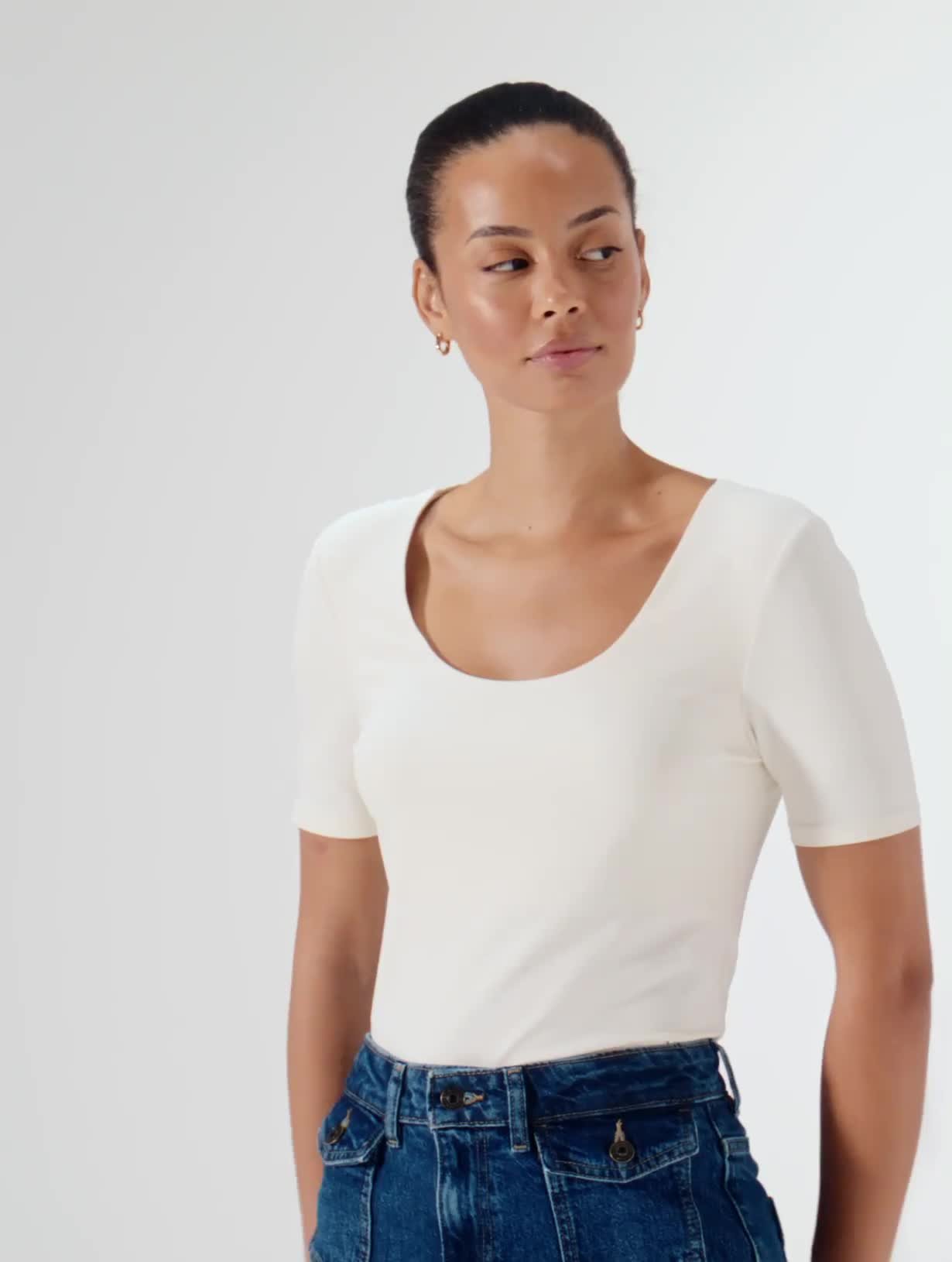 White Polyamide Slim Fit Scoop Neck T-Shirt 24 - Video 1 thumbnail